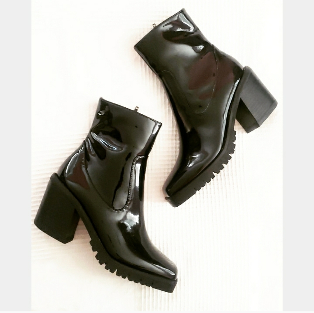 🆕️Sleigh Ride collection// Black Bootie - Picture 7 of 8